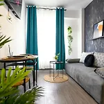 Old Town Charm - Modern & Comfortable In The Heart Of The 아파트 *