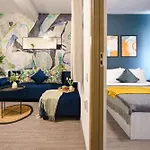 Old Town Charm - Modern & Comfortable In The Heart Of The Apartment Bukarest