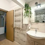 Appartement Old Town Charm - Modern & Comfortable In The Heart Of The