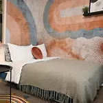 Apartment Old Town Charm - Modern & Comfortable In The Heart Of The