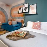Old Town Charm - Modern & Comfortable In The Heart Of The