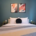 Old Town Charm - Modern & Comfortable In The Heart Of The *
