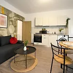 Old Town Charm - Modern & Comfortable In The Heart Of The