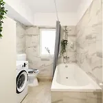 Apartment Old Town Charm - Modern & Comfortable In The Heart Of The