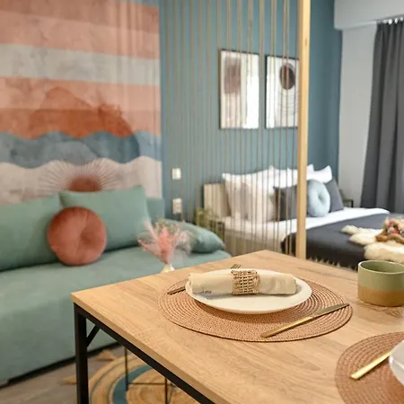 Old Town Charm - Modern & Comfortable In The Heart Of The