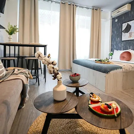 Old Town Charm - Modern & Comfortable In The Heart Of The Bükreş