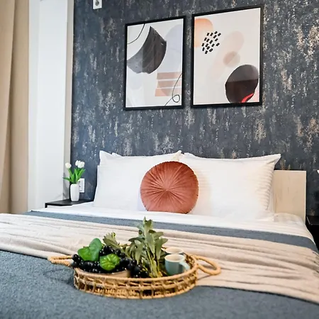 Old Town Charm - Modern & Comfortable In The Heart Of The