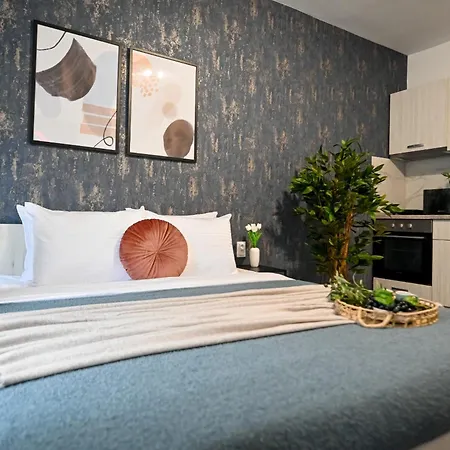 Old Town Charm - Modern & Comfortable In The Heart Of The