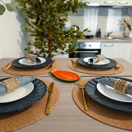 Old Town Charm - Modern & Comfortable In The Heart Of The Apartmán Bukurešť