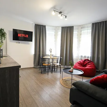 Old Town Charm - Modern & Comfortable In The Heart Of The Apartmán Bukurešť