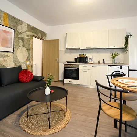 Old Town Charm - Modern & Comfortable In The Heart Of The