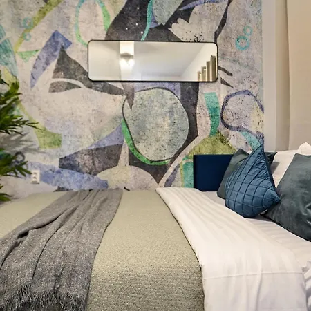 Old Town Charm - Modern & Comfortable In The Heart Of The Apartmán Bukurešť