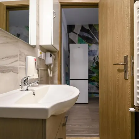 Old Town Charm - Modern & Comfortable In The Heart Of The Apartmán Bukurešť