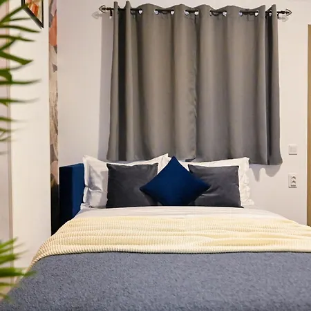 Old Town Charm - Modern & Comfortable In The Heart Of The Apartmán Bukurešť