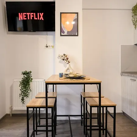 Old Town Charm - Modern & Comfortable In The Heart Of The * Bukurešť