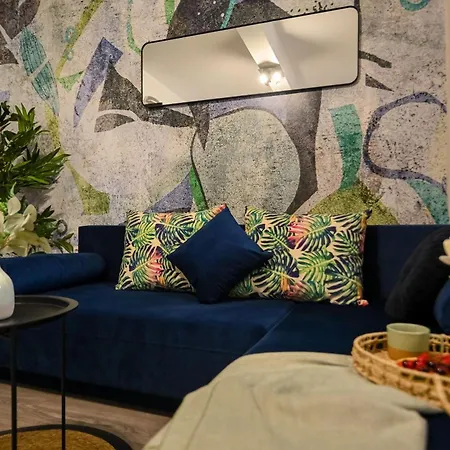 Old Town Charm - Modern & Comfortable In The Heart Of The Apartmán Bukurešť