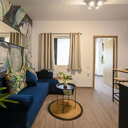 Old Town Charm - Modern & Comfortable In The Heart Of The