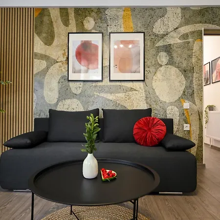 Old Town Charm - Modern & Comfortable In The Heart Of The